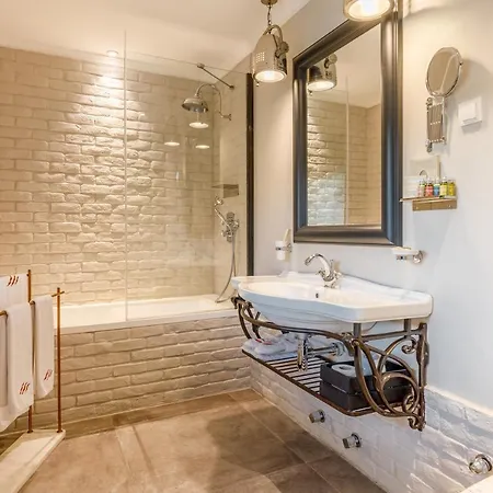 Port Ladera - Adult Only Hotel